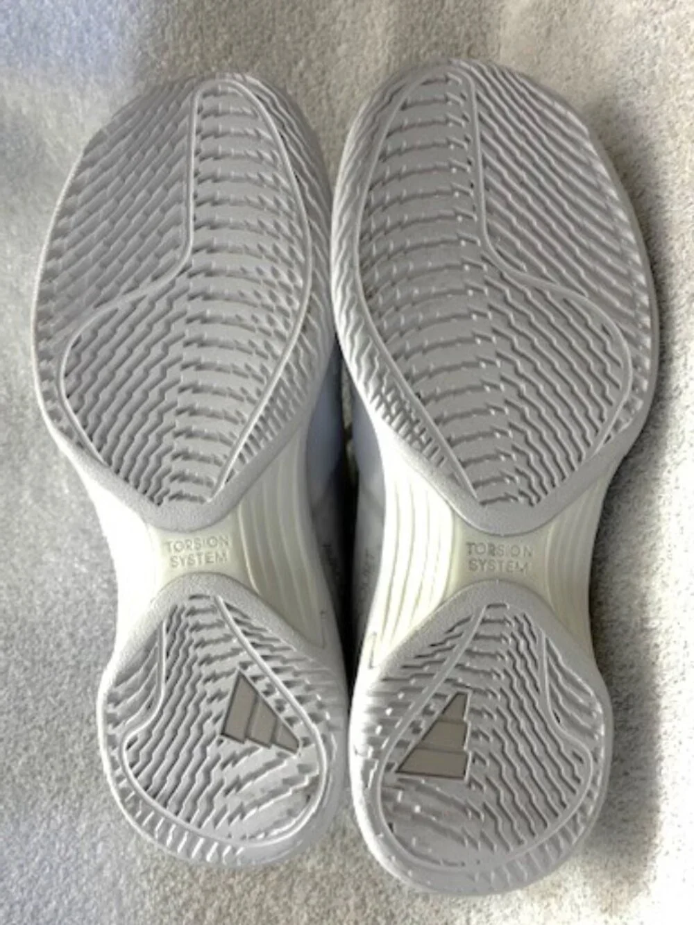 Adidas Avacourt 2 white lace-up tennis shoes NWT Size 8-1/2